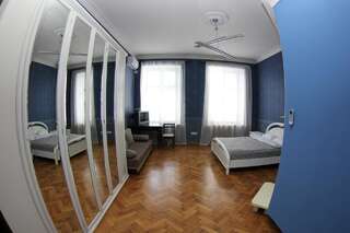 Хостелы Orpheus Hostel and Apartments Одесса Двухместный номер Делюкс с 1 кроватью и душем-2