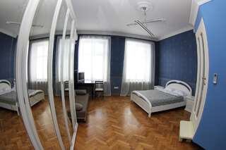 Хостелы Orpheus Hostel and Apartments Одесса Двухместный номер Делюкс с 1 кроватью и душем-1