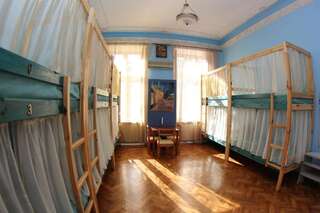 Хостелы Orpheus Hostel and Apartments Одесса Кровать в общем 10-местном номере для женщин-5