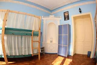 Хостелы Orpheus Hostel and Apartments Одесса Кровать в общем 10-местном номере для женщин-6